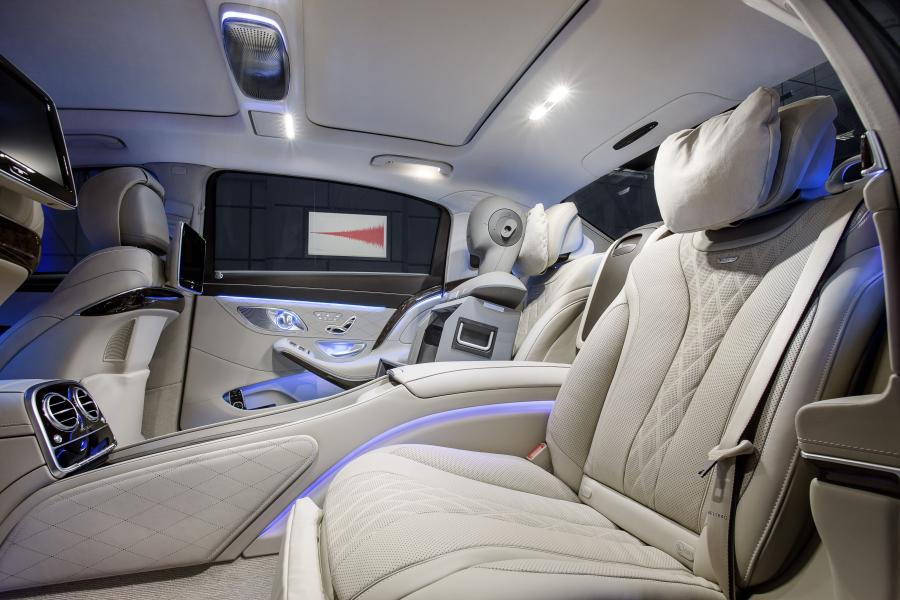 Интерьер Mercedes-Maybach S600 (X222) 2015 года  (WW) (фото 40 из 49)